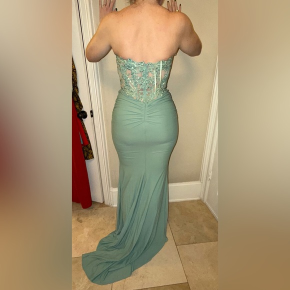 NWT La Femme Green Sage Lace Dress Size 6 - Picture 4 of 11